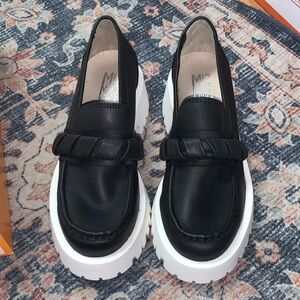 Miz Mooz Vicky 37 Black Leather Chunky Sole Loafers shoes